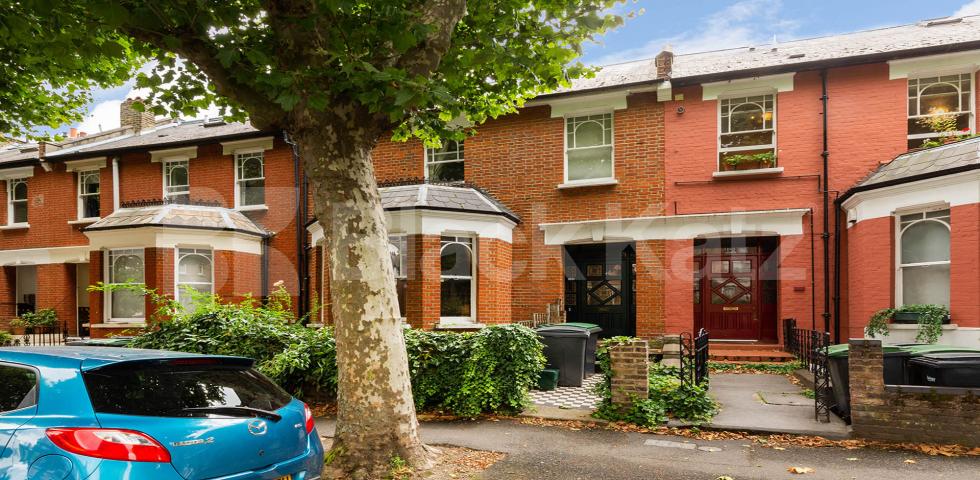 			FANTASTIC SPACIOUS GARDEN FLAT, 1 Bedroom, 1 bath, 1 reception Flat			 Stapleton Hall Road, FINSBURY PARK-STROUD GREEN